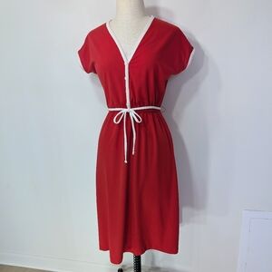 VTG soft poly red midi W white trim & cap sleeves W belt. Sz 7.